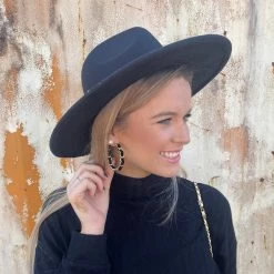 GOLDEN STELLA VELVET CHAIN HOOPS