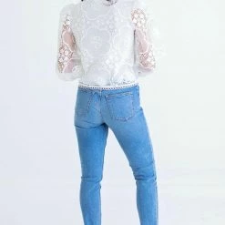 Karlie WHITE LACE RUFFLE TOP